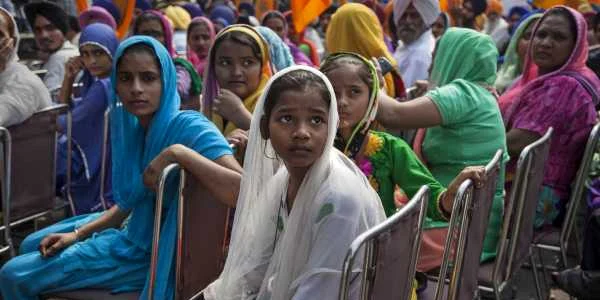 Tinere indiene sikh privesc un protest în New Delhi India FOTO Guliver/Getty Images