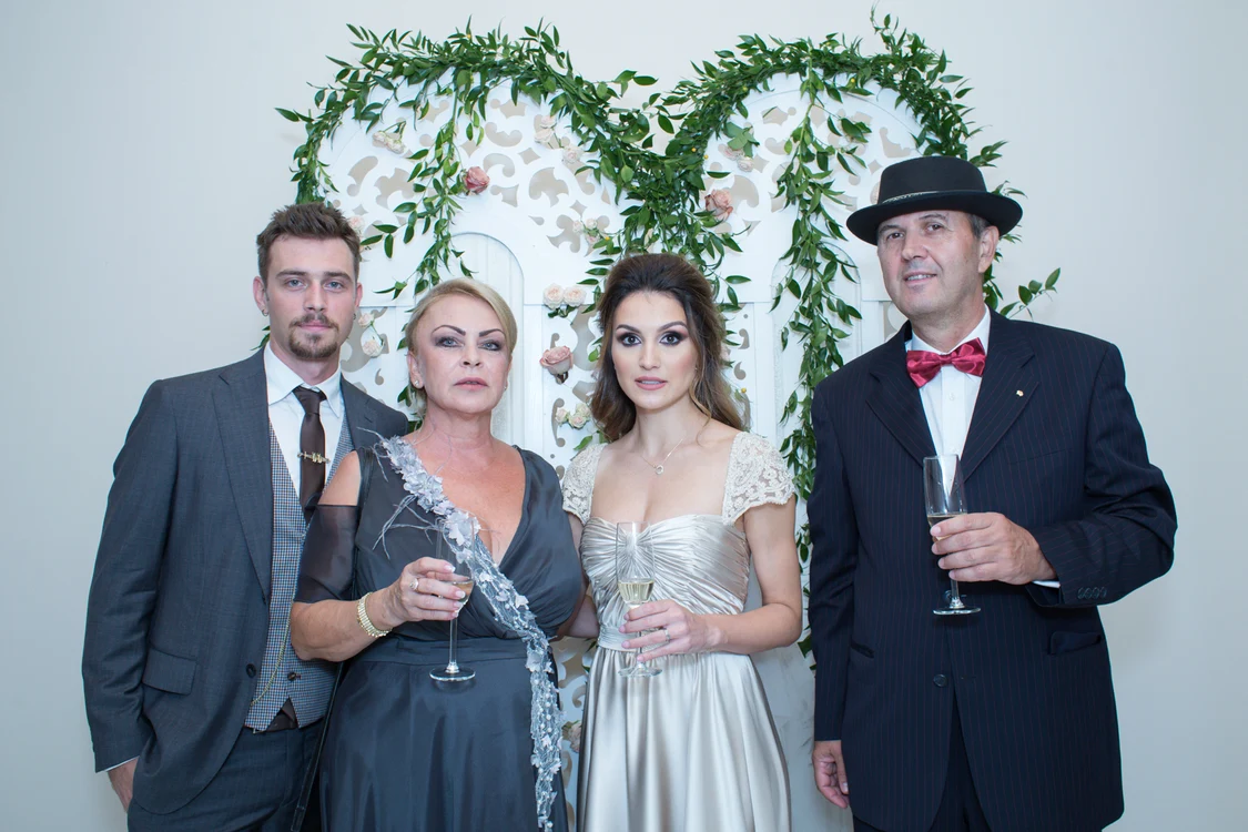 Actrița Dana Dembinski, mama mirelui, este o soacră de zahăr pentru Cristina