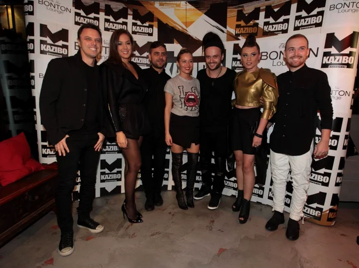 Markus Schultz (stânga) şi Laura Cosoi, pe platourile de filmare ale clipuluiFoto: Arhiva personală