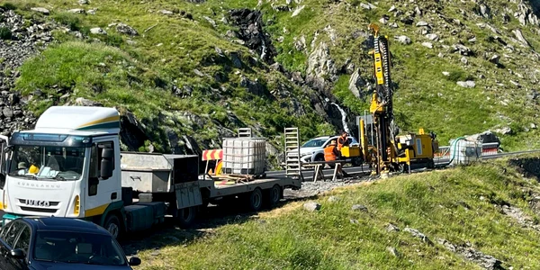 Studii geotehnice pe DN7C Transfăgărășan Sursă DRDP Brașov Facebook 