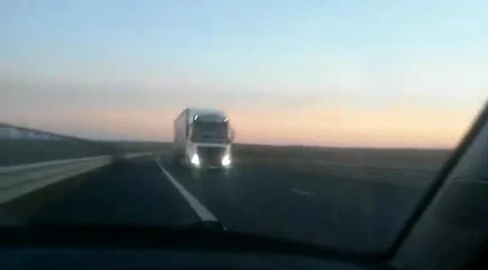 Tânărul s-a filmat gonind pe contrasensFoto: Captură video