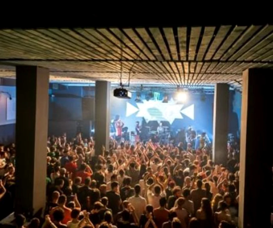 
    Clubul Colectiv a funcționat cinci ani fără controale de la primărie și de la ISU  