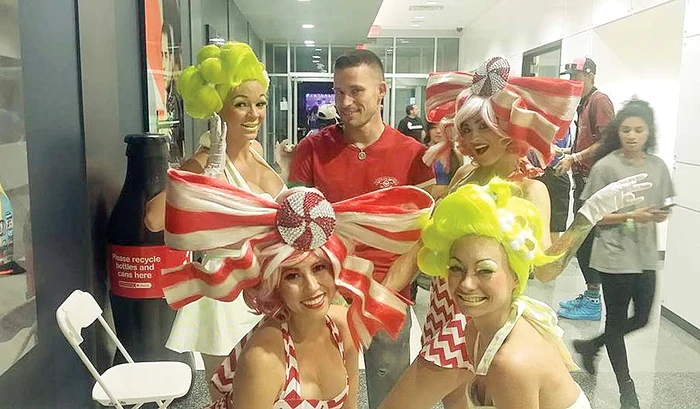 Iubitul Andreei adoră distracţiile şi carnavalurile 