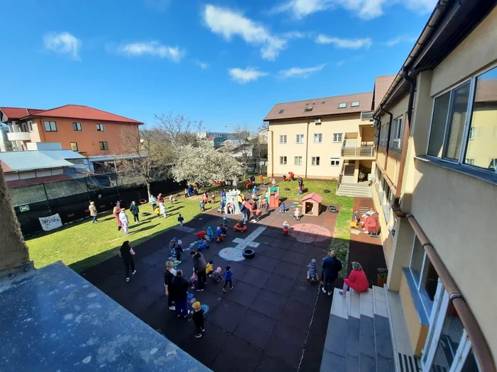 
    Creșa Sfântul Andrei are 32 de locuri disponibile  