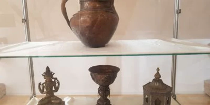 expozitie obiecte tibetane