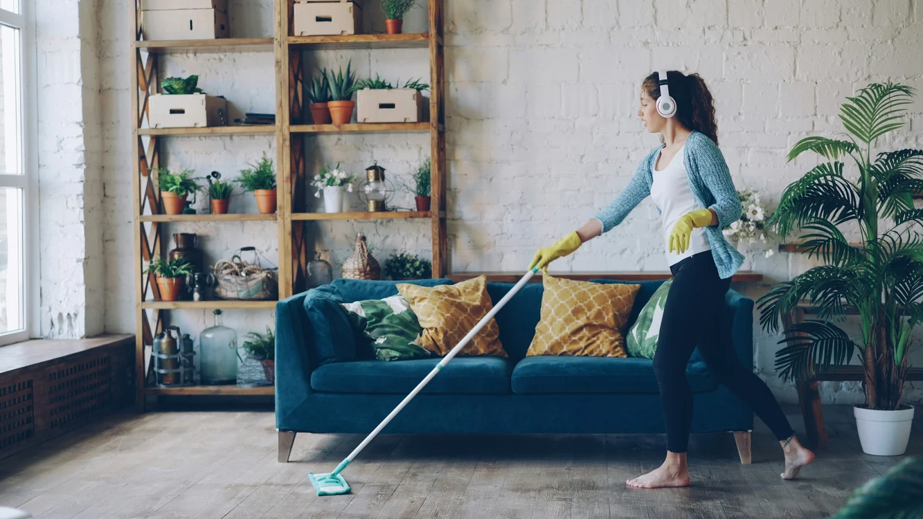 Menajerele au ajuns să câștige bani frumoși în țară. FOTO: Unsplash