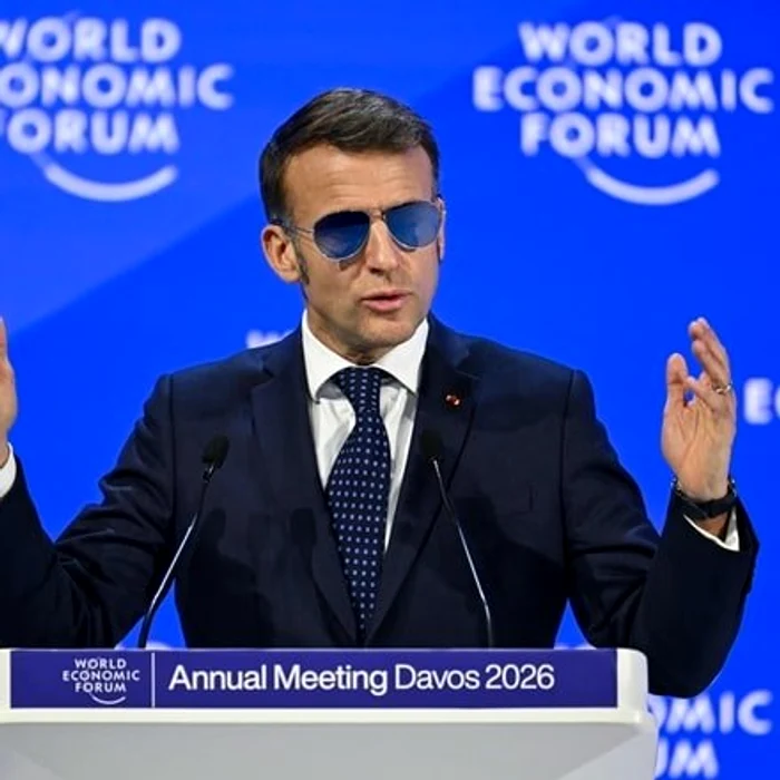 Emmanuel Macron a purtat ochelari de soare la Davos FOTO: X