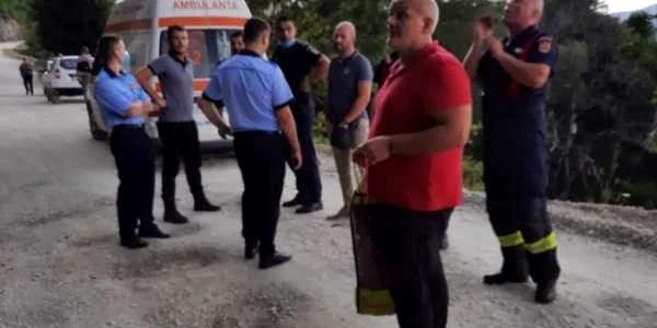 Un bărbat a încercat să se sinucidă în apropierea Mănăstirii Arnota din Vâlcea ca să-şi convingă soţia să nu-l părăsească Foto Adevărul - credit Mircea Lera