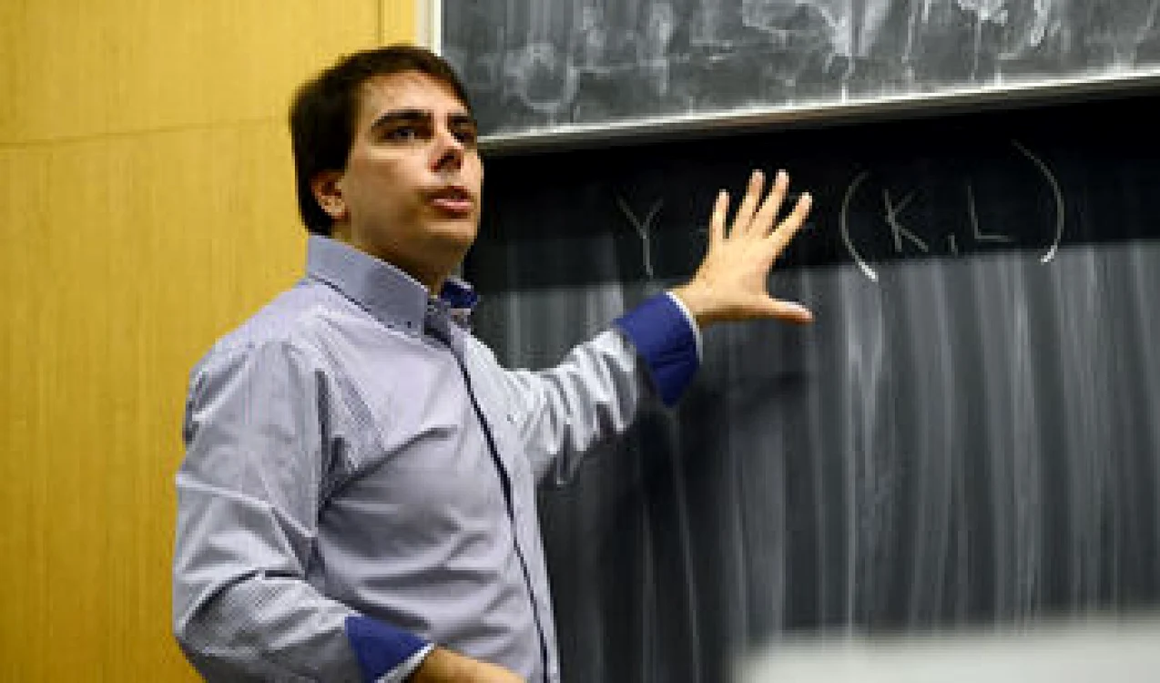 Ministrul bulgar, Asen Vasilev, cere instalaţiilor de energie regenerabilă respectarea condiţiilor legale.