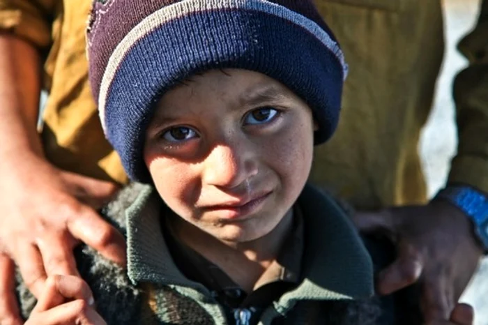 În România, peste 150.000 de copii merg la culcare flămânzi. În cazul lor, nici nu se pune problema accesului la „școala online”