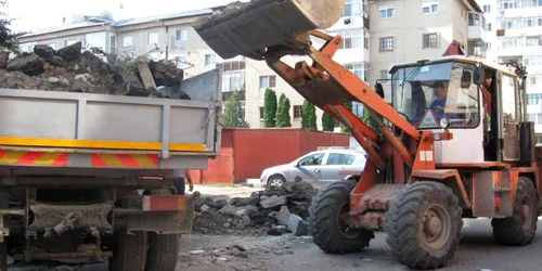 Târgovişte: Jos cu garajele!