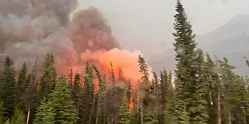 Locuitorii unui oraș din Canada au fost evacuați din cauza unui incendiu FOTO Tina Shah / Facebook