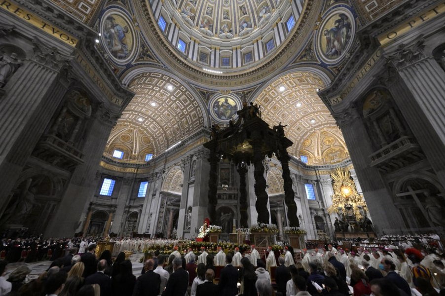 Un document al Vaticanului cheamă Biserica Catolică la discuţii pentru a fi primitoare faţă de persoanele LGBTQ+