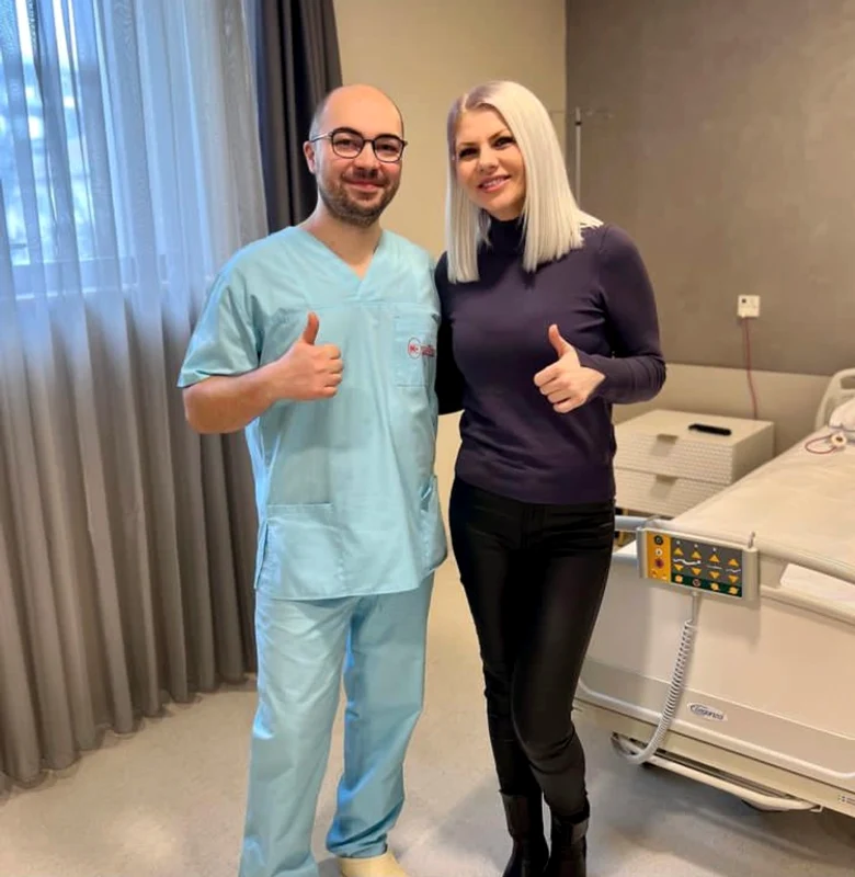 Adina Postelnicu a suferit o operație de micșorare a sânilor la medicul Alin Bortolini Sursa: Instagram