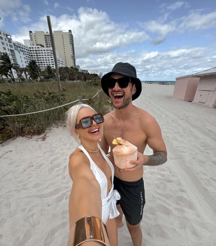 Carmen Grebenișan și iubitul Cristi, la Miami foto: Instagram 