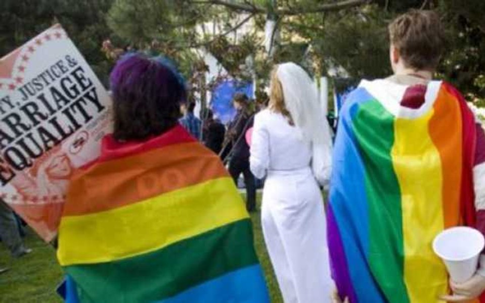 Grecia, prima ţară creştin-ortodoxă care a votat pentru căsătoria între persoane de acelaşi sex şi dreptul acestor cupluri de a adopta copii 