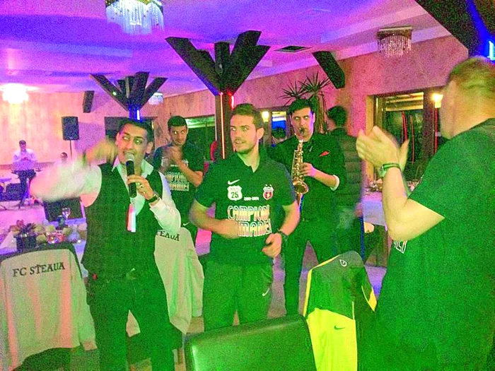 Manelistul Piţi Talent le-a cântat până dimineaţă campionilor