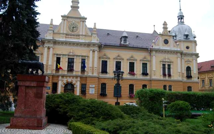 Edilii avertizează braşovenii să-şi plătească asigurarea pentru locuinţe