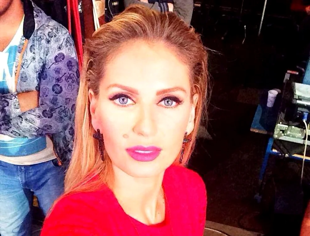 
    Andreea Bănică este mult mai atentă cu vestimentaţia pe care o poartăFoto Arhivă Personală  