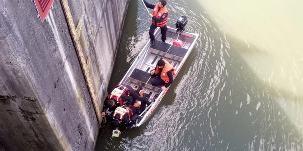 Căutarea unei persoane în râul Olt - Baraj Gura Lotrului în Brezoi Vâlcea Sursă ISU Vâlcea 
