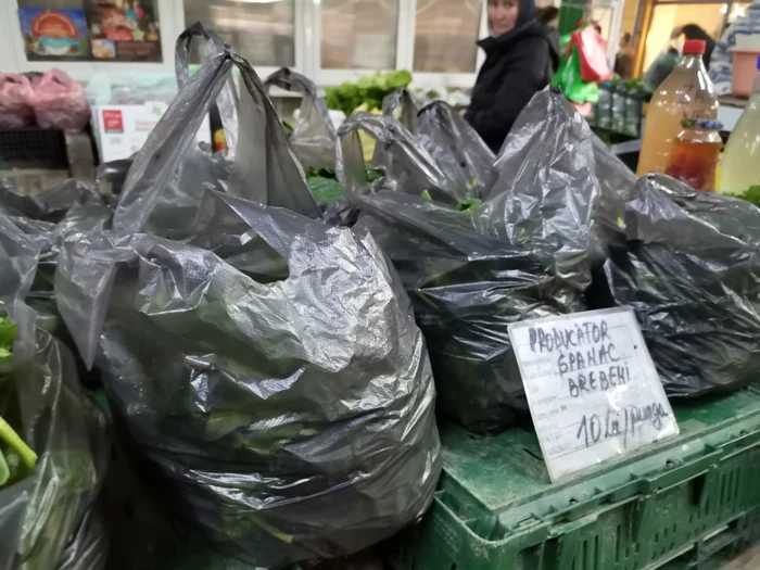 Verdețurile sunt cele mai căutate produse din piață în această perioadă FOTO: A. Mitran
