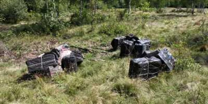 Coletele au fost abandonate de contrabandişti