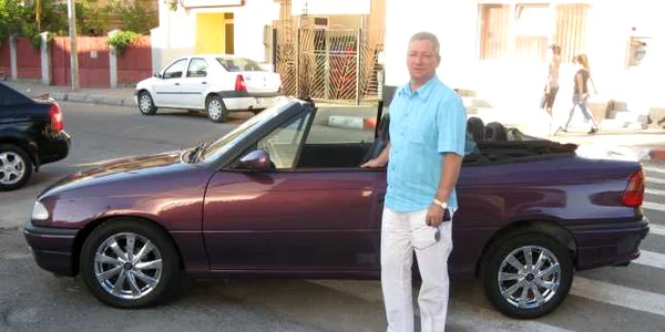Comisarul șef Dănuț Dinu circulă vara cu o mașină decapotabilă