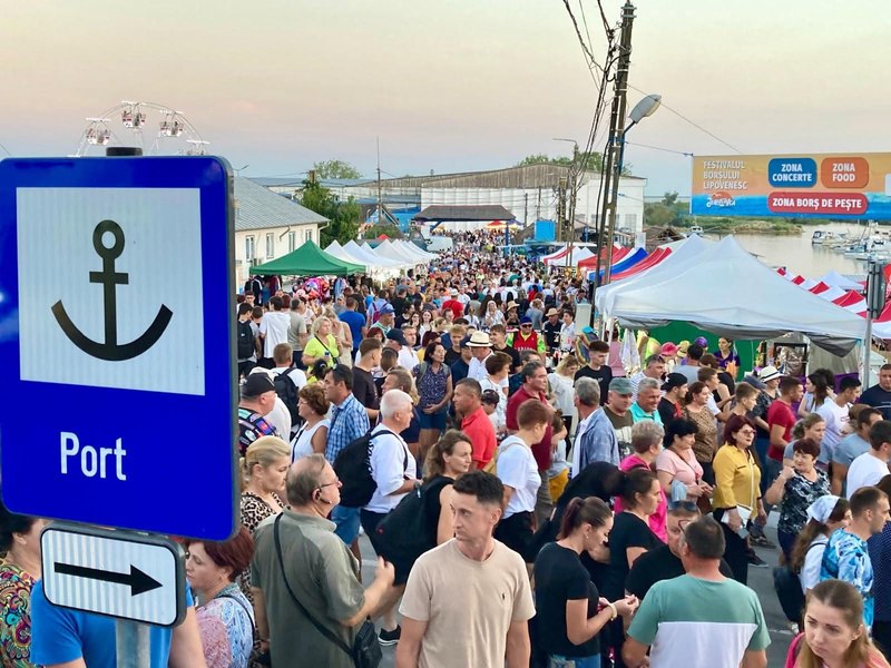 Au venit din toată țara autocare cu turiști la Festivalul Borșului, dar evenimentul nu s-a mai ținut. Ce s-a întâmplat