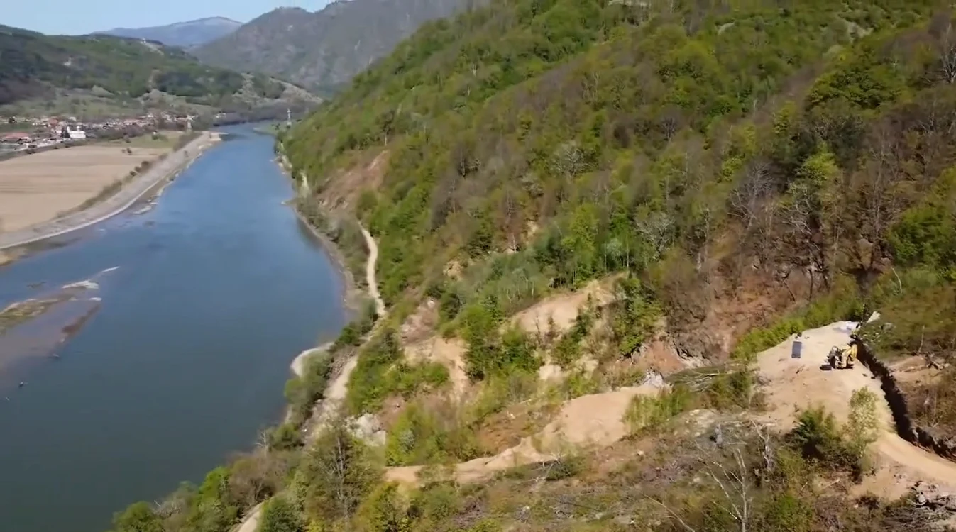 Lucrări pe Lotul 2 Boița Cornetu al Autostrăzii Sibiu Pitești Sursă captură video