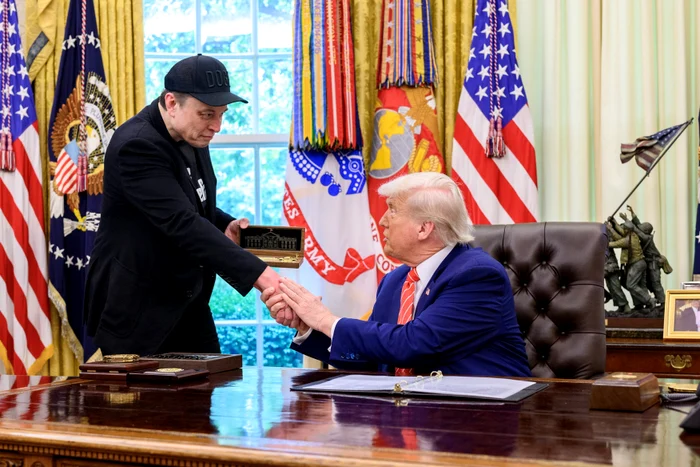 Elon Musk și Donald Trump își iau la revedere în Biroul Oval FOTO Profimedia