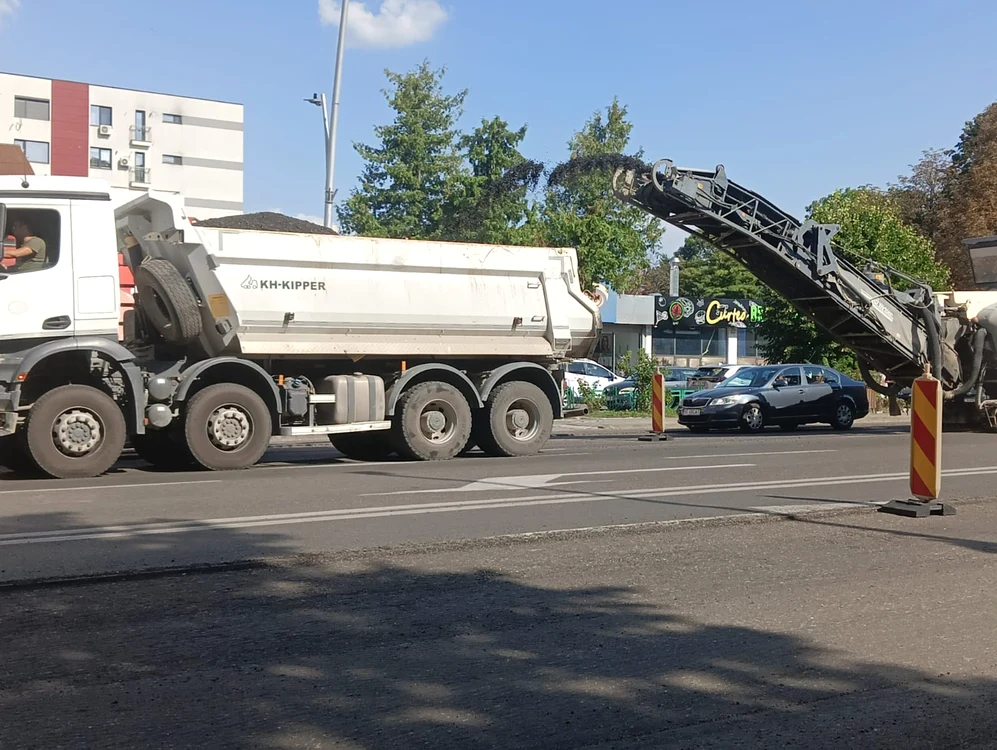 În loc de digitalizarea traficului s-au făcut asfaltări FOTO MA