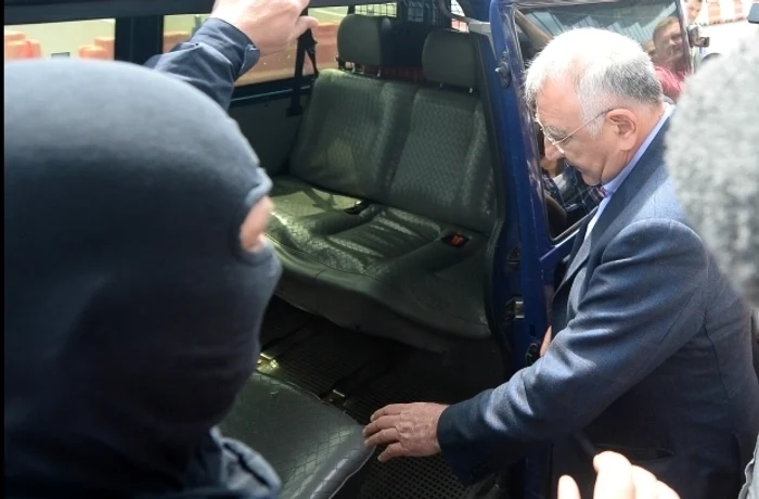 
    Andrei Chiliman a fost săltat de mascați chiar de pe aeroportul Otopeni când venea de la Bruxelles  