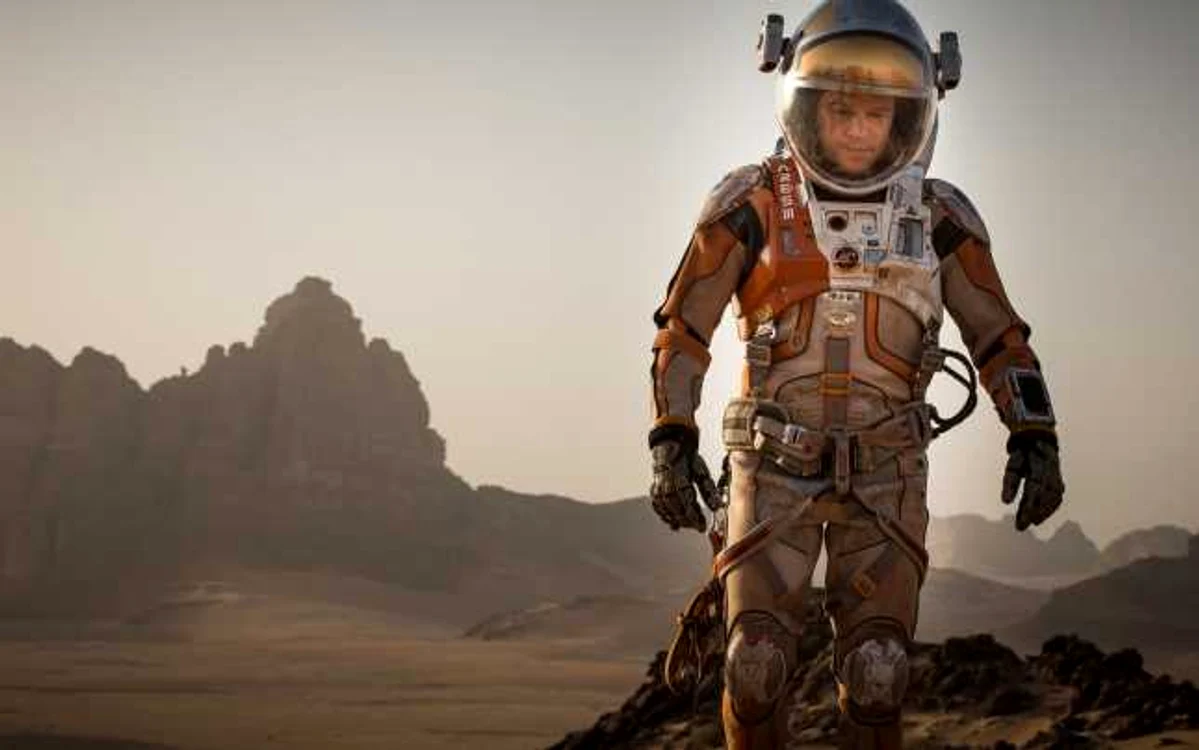 Mark Watney (Matt
Damon), singur cuc pe planeta Marte
