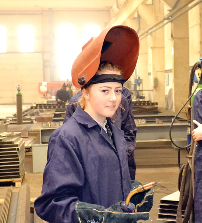 Gabriela a moştenit de la tatăl ei pasiunea pentru aparatul de sudură