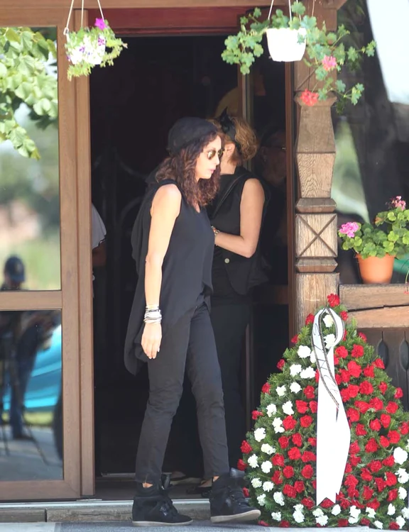 Mihaela Rădulescu, tristă şi îngândurată la funeraliile tatăluiSursă foto: Click!