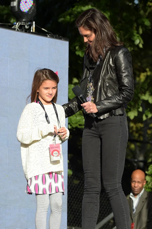 Suri Cruise, alături de mama ei, Katie Holmes