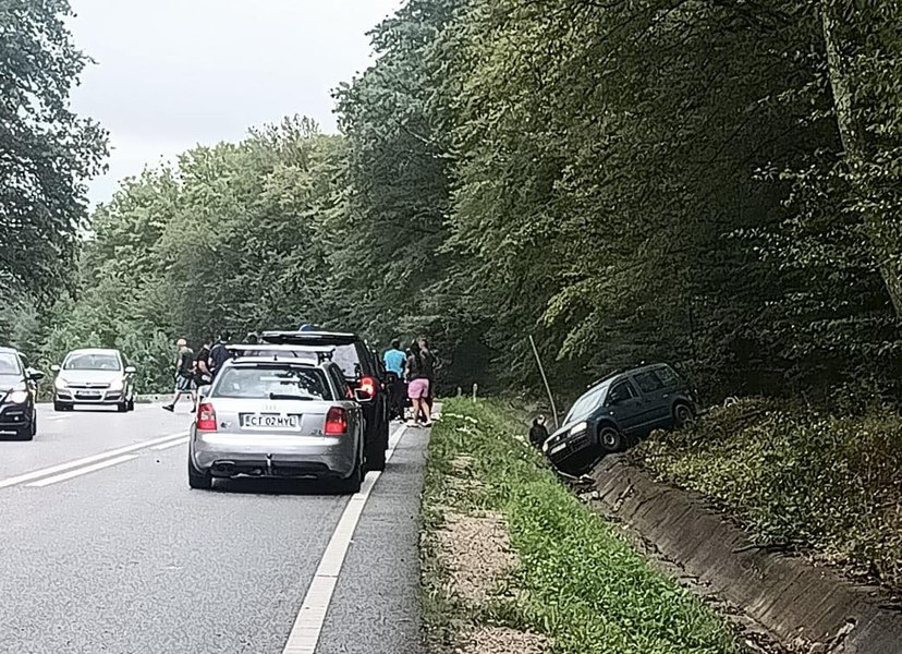 Accident grav în judeţul Bihor. Două persoane, în stop cardio-respirator după ce două mașini s-au ciocnit violent