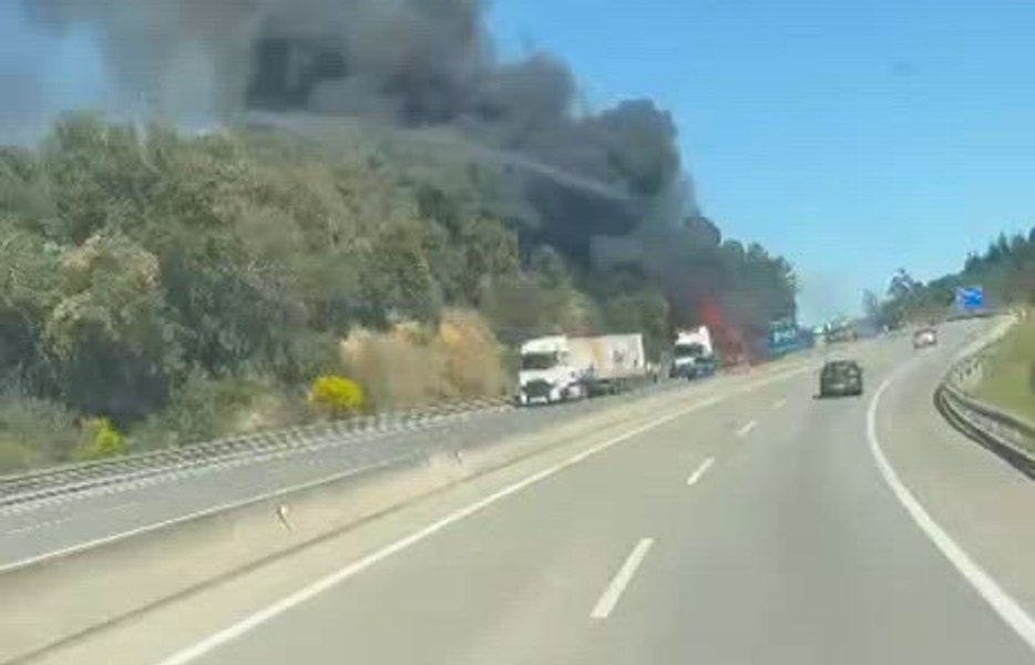 Sfârșit cumplit pentru doi români, soț și soție: au ars de vii într-un TIR cuprins de flăcări, după un accident grav pe o autostradă din Catalonia