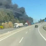 ATENCIÓ ( REPETIM AVÍS AMB VIDEO )Accident a la C 25 eix transversal alçada Santa Coloma de Farn mp4 thumbnail png