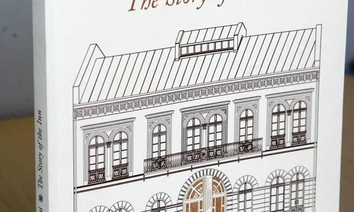 Un han, mai multe istorii jpeg