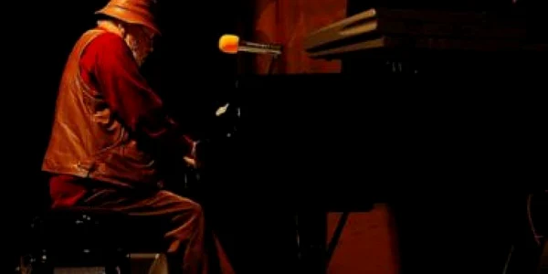 Johnny Răducanu: 'Torn votcă pe mormântul lui Nichita' - Revista presei mondene