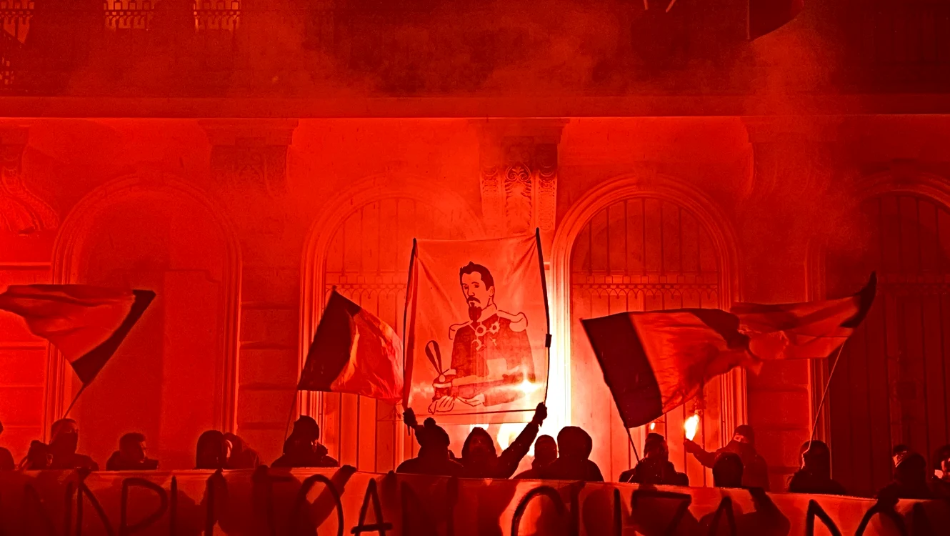 Ultrașii din facțiunea ”Uniți sub tricolor”, reprezentanții naționalismului românesc. Foto Facebook 
