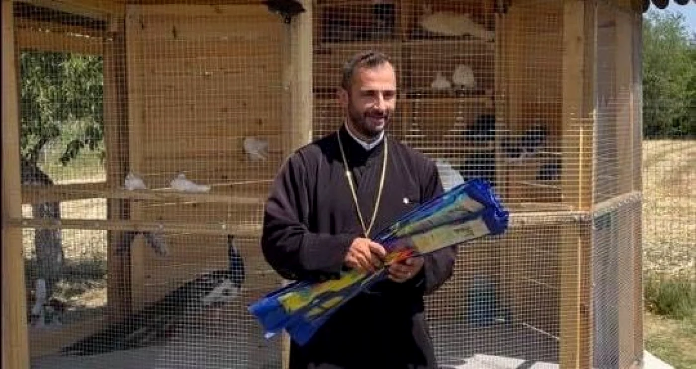 Preotul Marin Mateescu este foarte iubit de enoriaşi FOTO: arhiva personală