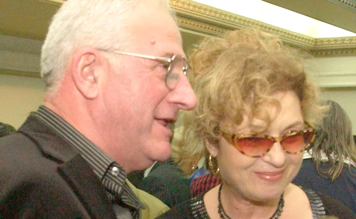 
    Diva a fost căsătorită  timp de 12 ani cu politicianul Victor Surdu. Acesta a fost cel de-al patrulea soț al interpretei  