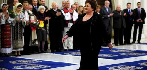 Marioara Murarescu in 2009 la ceremonia in care Traian Basescu o decoreaza cu Ordinul National Steaua Romaniei FOTO Mediafax 