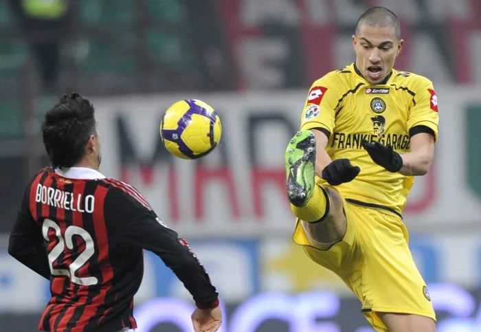 
    Elveţianul Gokhan Inler a dus Udinese în semifinale  