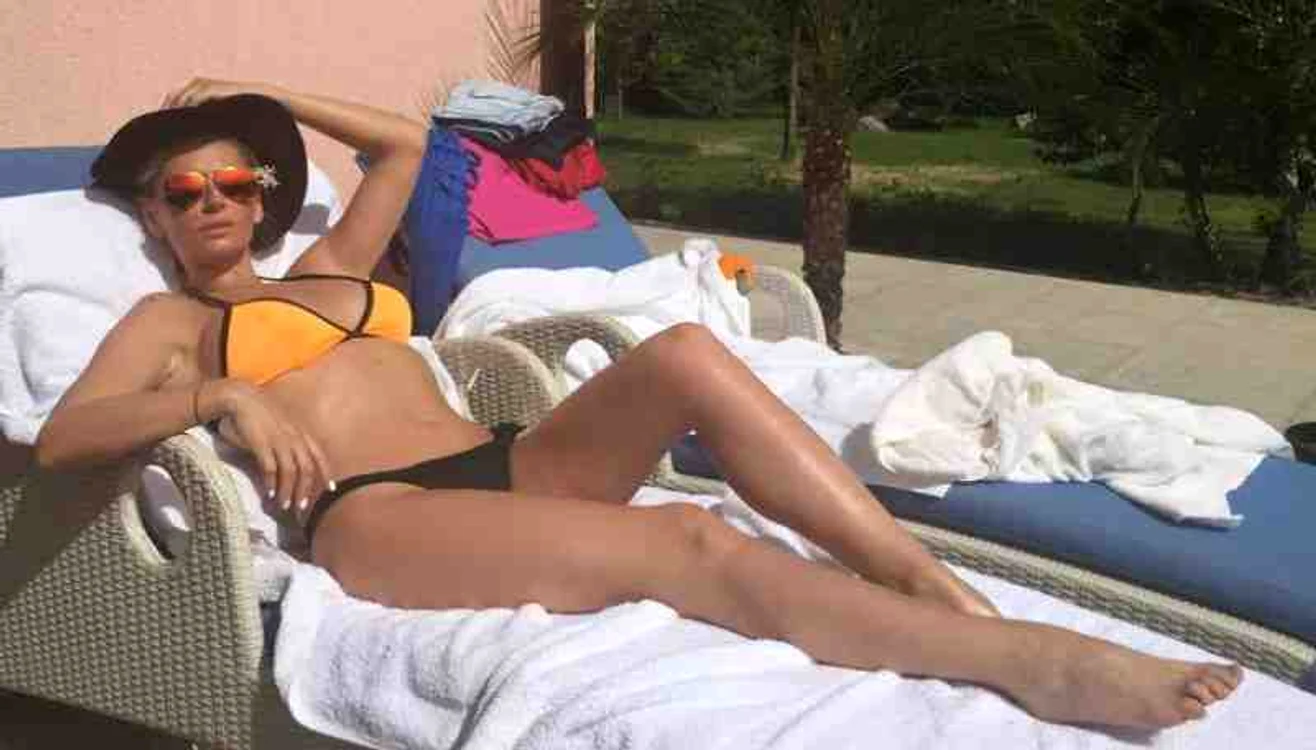 
    Andreea Bănică a făcut plajă în grădinăfoto: arhiva personală  