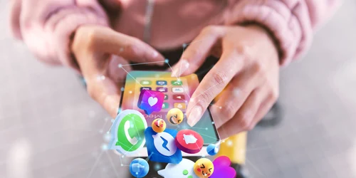 aplicatii telefon freepik jpg