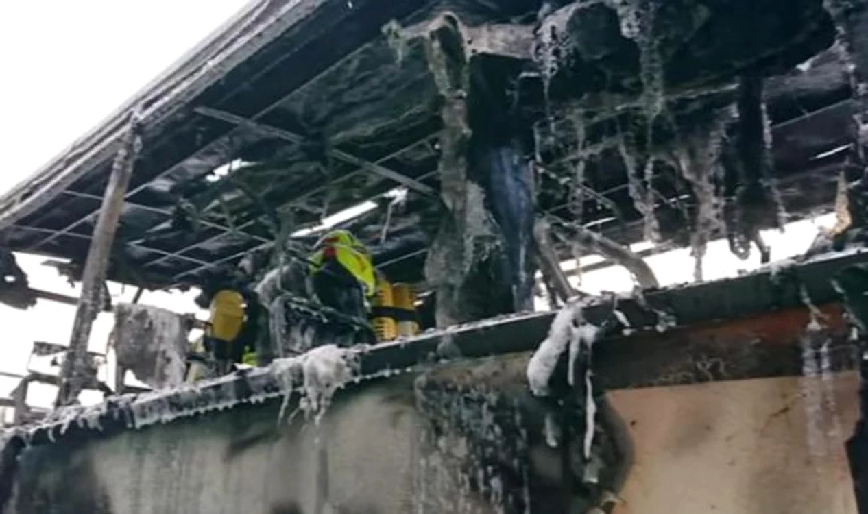 Autocarul a fost distrus în totalitate de flăcări