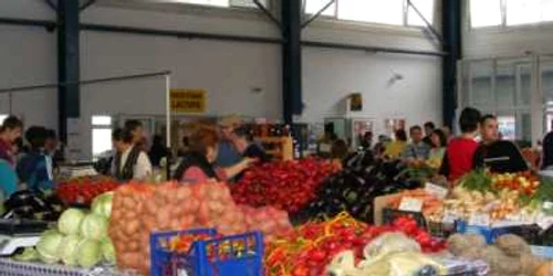 Comercianţii de legume şi fructe au rămas fără marfă de sărbători